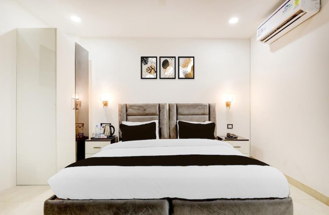 Roomshala Signature Villa - Near Krishna Market Lajpat Nagar